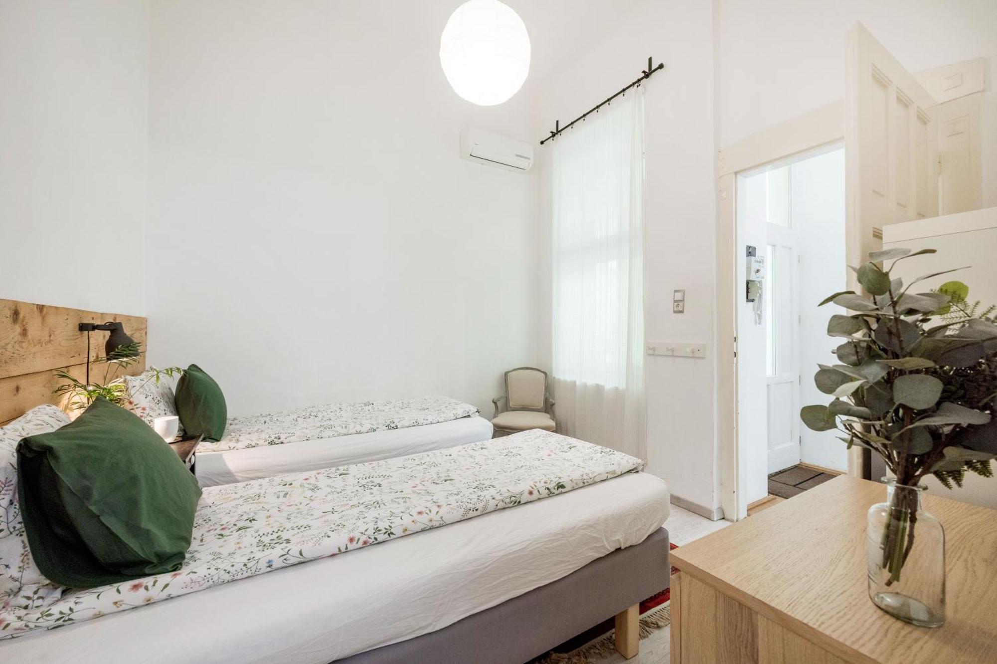 Charming And Unique Apartment With Balcony By The Great Synagogue Budapest Bagian luar foto